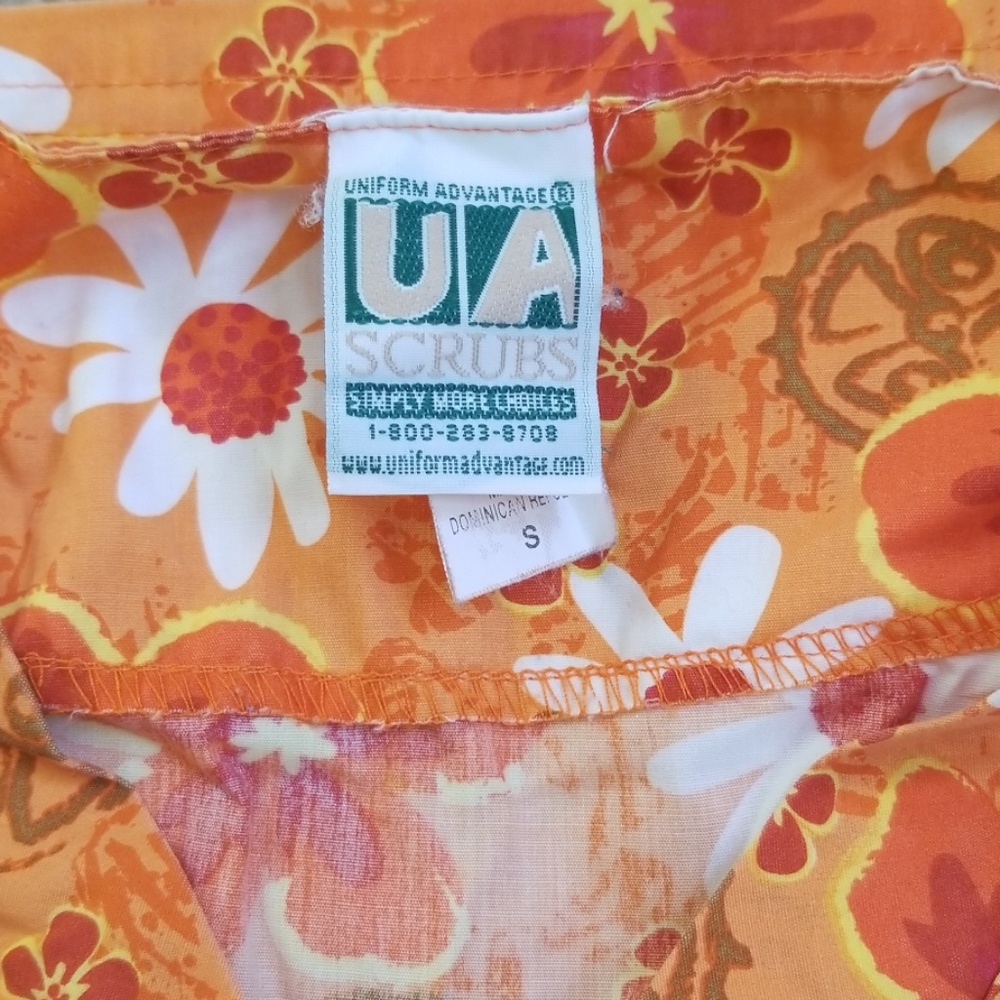 Scrub Top***NEW*** - Picture 3 of 3